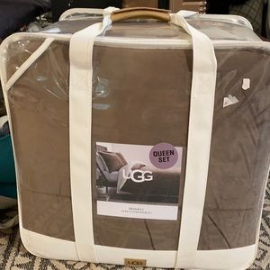 Ugg Blissful queen comforter set